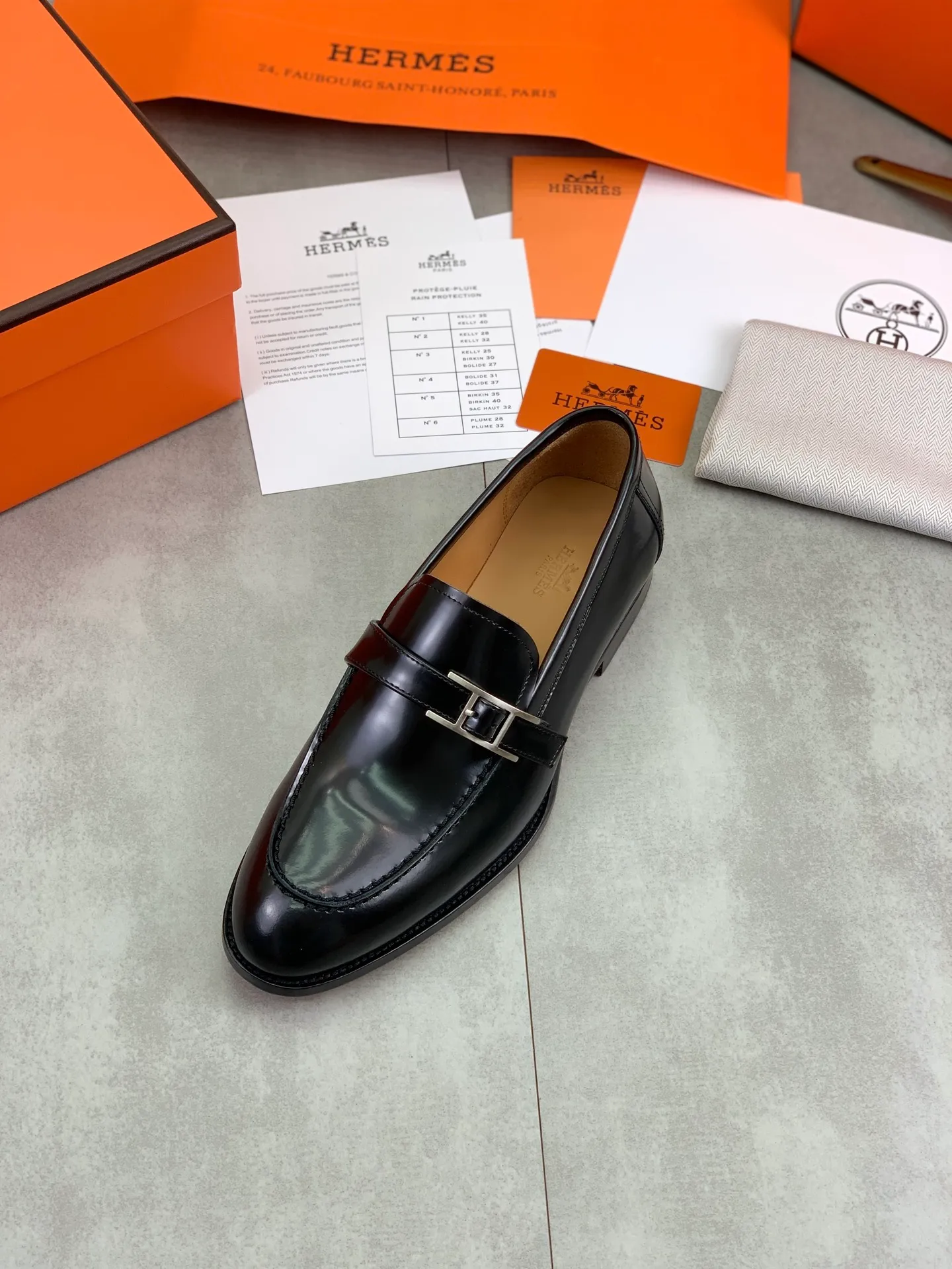 Factory price P980 💰💎💎💎 Original genuine leather outsole Brand: Hermès Grade: Same as the official website Original quality materials: Original soft calfskin Water-dyed cowhide lining Original Italian genuine leather outsole Style categories: Men's fashion Formal casual leather shoes Slip-on men's shoes series Young fashion European and American trends British style Code number: 39-45 (38.46 can be customized)